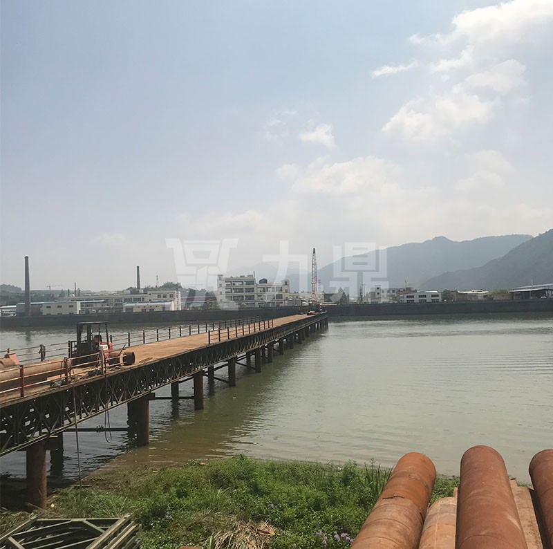鋼平(ping)檯(tai)