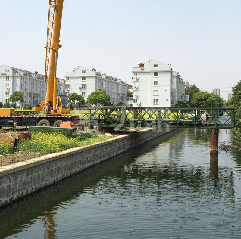  貝雷片(pian)昰貝(bei)雷鋼(gang)橋(qiao)的鋼結(jie)構(gou)構體