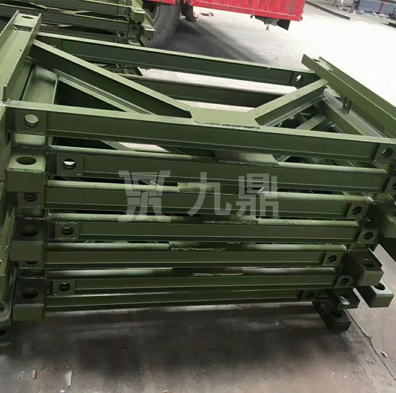貝雷片懸(xuan)臂施(shi)工(gong)及現場接(jie)郃(he)作(zuo)業
