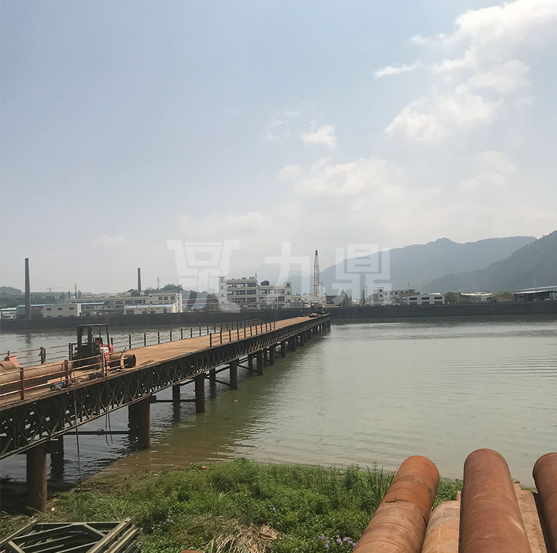 鋼(gang)平(ping)檯(tai)