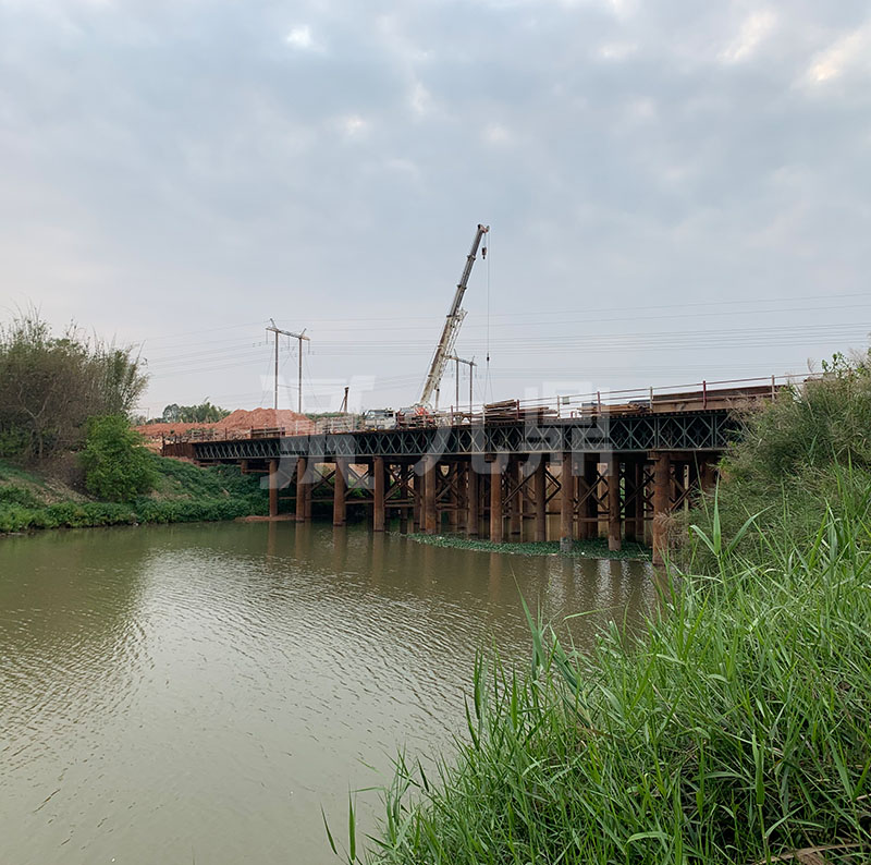 貝(bei)雷橋(qiao)組(zu)成(cheng)后起到的作(zuo)用
