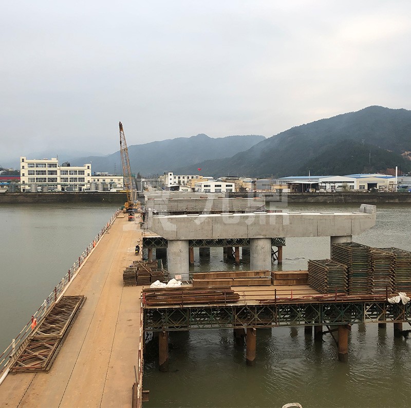 鋼平檯(tai)的(de)組成結(jie)構及(ji)連接(jie)方式(shi)